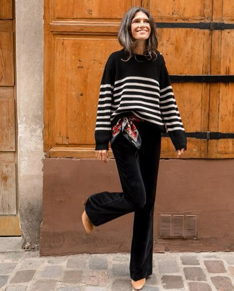 Charlotte Husson, Stripe Cardigan Outfit, Parisian Fall Outfits, Striped Sweater Outfit, Black Sweater Outfit, Parisian Wardrobe, White Sweater Outfit, Black Pants Outfit, Winter Sweater Outfits