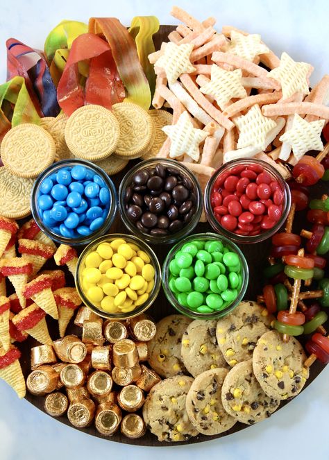 Olympics Snack Board by The BakerMama Olympic Desserts, Olympic Party Food, Olympic Snacks, Olympics Party Ideas, Summer Olympics Party, Olympic Food, Olympic Theme Party, Olympic Idea, Beer Olympic