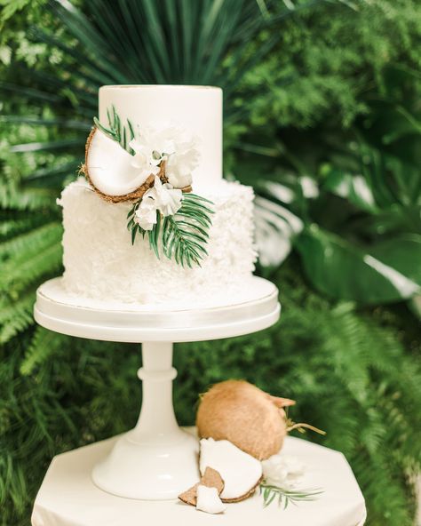 There are so many tropical details to incorporate onto your big-day dessert, but we think coconuts are an appropriate (and delicious) addition. Beverly's Bakery added shards of the fruit onto this all-white confection, along with florals and greenery from Inessa Nichols Design. For a cohesive touch, Detailed Touch Events included coconuts on the table below. Tropical Wedding Balloon Arch, Simple Wedding Cake Tropical, Tropical Simple Wedding, Simple Tropical Wedding Cake, Simple Hawaii Wedding, Wedding Cake With Tropical Flowers, Simple Beach Wedding Cake, Island Wedding Theme, Beach Wedding Cakes Simple