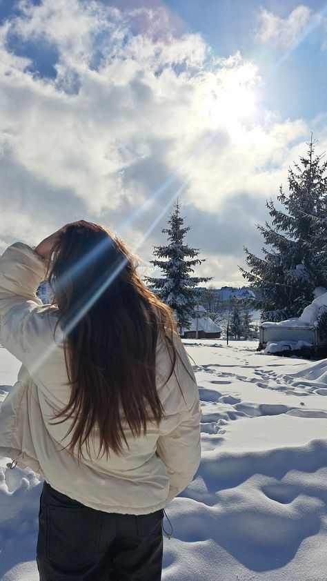 winter Pretty Winter Photos, Winter Poses For Instagram, Snow Pics Ideas, Kashmir Snow, Winter Girl Aesthetic, Snow Outfit Inspo, Winter Photo Ideas, Mountain Photo Ideas, Winter Pfp