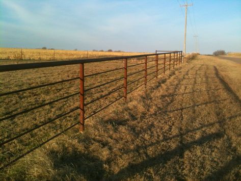 Pipe Fence Ideas, Cattle Fencing, Farm Fence Gate, Cattle Corrals, Pipe Fence, Pasture Management, Farm Gates, Ranch Fencing, Field Fence