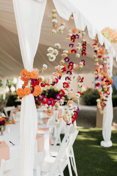 Hanging Flowers Tent Wedding, Hindu Wedding Theme, Indian American Fusion Wedding, Floral Wedding Decorations Receptions, Indian Wedding Florals, Hindu Wedding Decorations Indian Theme, Flower Curtain Wedding, Traditional Hindu Wedding Decor, Vedic Wedding