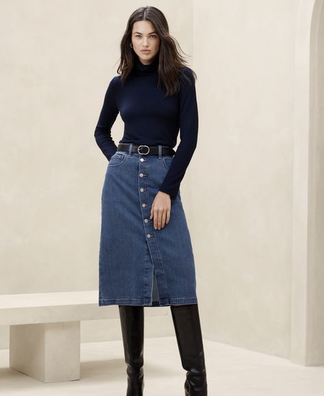 Navy Blue Skirt Outfits, Denim Long Skirt Outfit, Denim Pencil Skirt Outfit, Fall Church Outfits Women, Long Skirt Outfits Korean, Fall Business Outfits, Texas Office, Fashionable Work Outfits, Church Outfit Fall