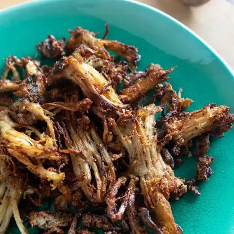 Air Fried Shredded Mushrooms - Wild Vegan Flower Air Fried Mushrooms, Mushroom Recipes Vegan, Oyster Mushroom Recipe, Lobster Mushroom, Cheese Wontons, Cream Cheese Wontons, Mushroom Recipe, Fried Mushrooms, Vegan Meat