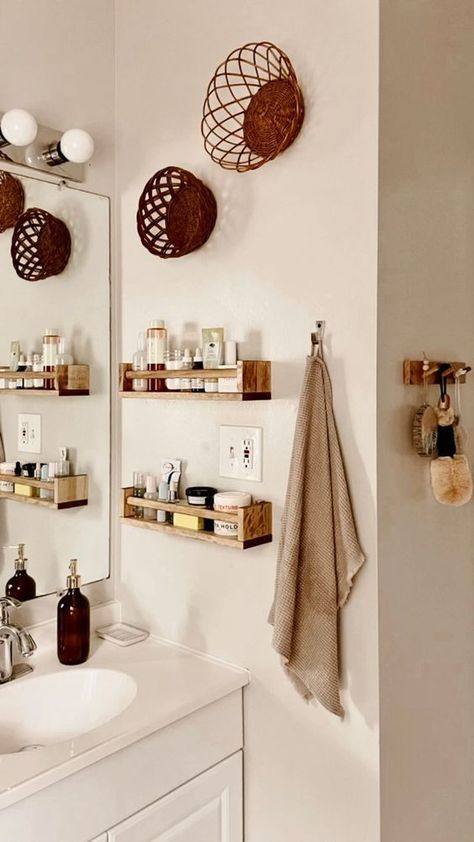 Ikea Bathroom Wall Shelves, Bathroom Organization Rental, Minimal Bathroom Storage Ideas, Small Bathroom With No Storage, Make Up Storage Bathroom, How To Store Face Products In Bathroom, Bathroom Organization With No Storage, Bathroom Beauty Storage, Small Bathroom Organization Wall Shelves