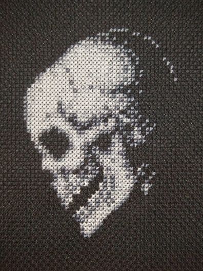 Cross Stitch a Skull for Halloween – Cross-Stitch Skull Cross Stitch Pattern, Skull Cross Stitch, Cross Stitch Skull, Halloween Cross Stitch Patterns, Halloween Cross Stitch, Small Skull, 강아지 그림, Halloween Cross Stitches, Cross Stitch Ideas