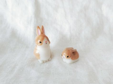 Bunny Ceramic Sculpture, Clay Bunny Easy, Small Ceramic Animals, Polymer Clay Bunny, Bunny Clay, Clay Bunny, Clay Inspo, Clay Things, Clay Diy Projects