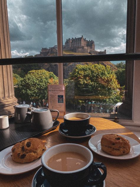 Teacups and scones on a table by a window, the view is overlooking Edinburgh Castle up on the hill on a sunny day. Scotland Aesthetic, Edinburgh Travel, Voyage Europe, I Want To Travel, Edinburgh Scotland, A Cup Of Coffee, Scotland Travel, Uk Travel, Pretty Places