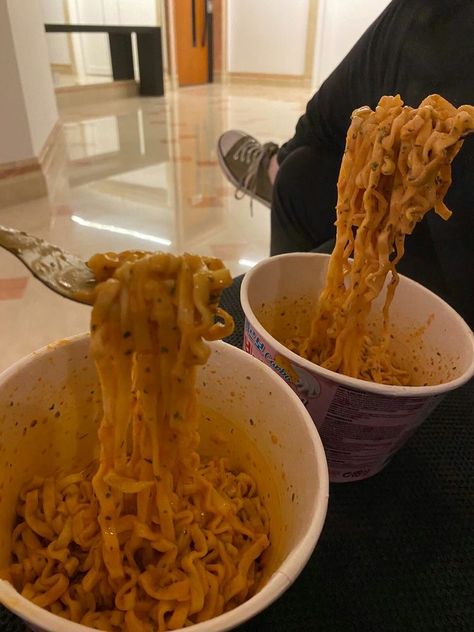 Ramen Icons Aesthetic, Ramen With Friends Aesthetic, Raman Noodles Aesthetic, Cheese Ramen Aesthetic, Spicy Ramen Noodles Aesthetic, Late Night Ramen Aesthetic, Aesthetic Ramen Noodles, Aesthetic Ramen Pictures, Food Ramen Aesthetic