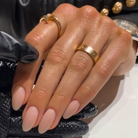 Nude Manicure, Unghie Sfumate, Kutek Disney, Nagellack Trends, Casual Nails, Nail Jewelry, Manicure Ideas, Oval Nails, Neutral Nails