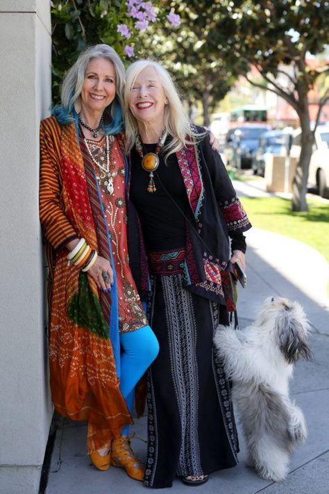 Beautiful style at any age! Boho Style After 50, Boho After 50, Ageless Style Aging Gracefully, Boho Over 50, Frankie Clothing, Advanced Style Boho, Stile Hippie Chic, Bohemian People, Boho Fashion Over 40