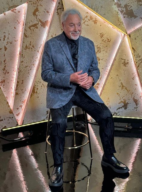 Tom Jones (@RealSirTomJones) on X Tom Jones Singer, Heart Of Love, Sir Tom Jones, Thomas Jones, Taylor Kinney, Army Pics, Tom Jones, Easy Listening, Famous Singers