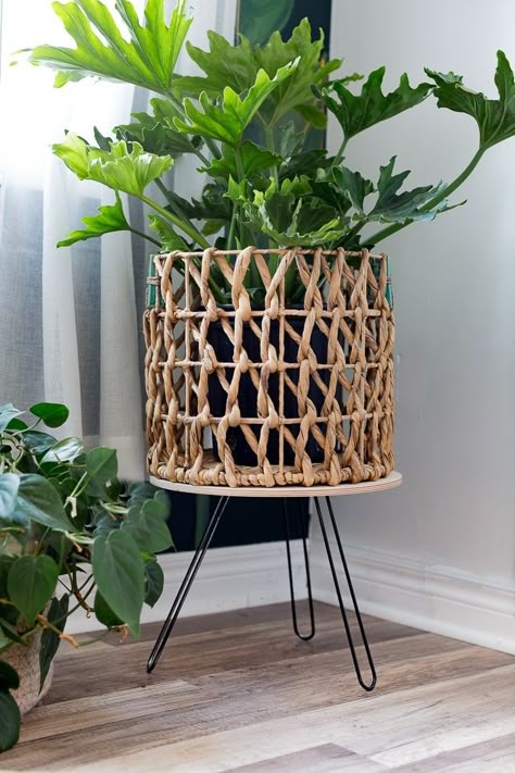 Plant Table Diy, Plant Pot Diy, Diy Planter, Diy Plant Stand, Plant Table, Nice Weekend, Diy Basket, Sculpture Metal, Metal Art Diy