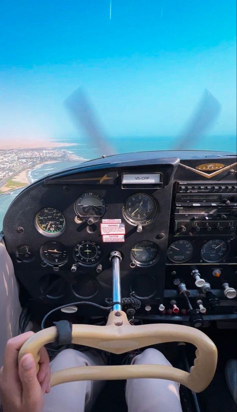 Aviation Lifestyle, Cessna Cockpit, Pilot Dream, Pilot Cockpit, Aviation Aesthetic, Pilot Aesthetic, Pilot Life, Pilot Career, Aviation Engineering