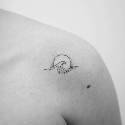 Tattoo Ideas Wave And Sun, Wave Tattoo On Shoulder, Sun Wave Mountain Tree Tattoo, Sunrise Over Ocean Tattoo, Shoulder Wave Tattoo, Beach Waves Tattoo Ideas, Ocean Eyes Tattoo, Beach Sunrise Tattoo, Wave Tattoo Shoulder