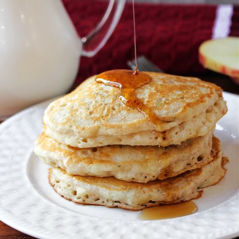 Light and fluffy Apple Cinnamon Pancakes with only four ingredients. These pancakes will make a great breakfast or breakfast for supper! Cinnamon Sugar Pancakes, Breakfast For Supper, Fluffy Buttermilk Pancake Recipe, Apple Pancake Recipe, Apple Cinnamon Pancakes, Light And Fluffy Pancakes, Cake With Cinnamon, Flavored Pancakes, Buttermilk Pancakes Fluffy