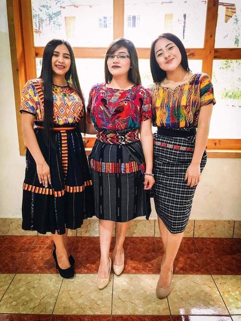 Guatemalan Fashion, Guatemalan Clothing, Guatemalan Art, Ageless Beauty, School Pictures, Dream Girl, World Cultures, People Photography, Latin America