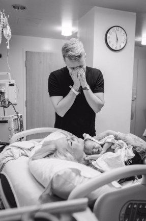 See the Precious First Photos of Al Fox Carraway's Baby Boy | LDS Daily | Beka Price Photography Delivery Room Photos, Delivery Room Photography, Birthing Photography, Birth Photography Hospital, Delivery Photography, Support Husband, Newborn Hospital Pictures, Hospital Pics, Birth Pictures