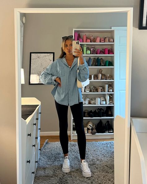 10 Pinterest-Approved Fall Outfit Ideas 2023 Converse Outfit Low Top, Low Rise Converse Outfit, Low Top Converse Outfit, Converse Platform Outfit, Platform Converse Outfit, Converse Platforms, Leggings And Converse, Platform Outfit, Outfit Ideas 2023