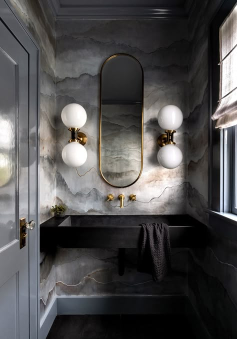 Moody Powder Room, Moody Bathroom, Bold Bathroom, Powder Room Decor, Casa Country, Powder Room Design, Luxe Interiors, Bathroom Inspiration Decor, Powder Bath