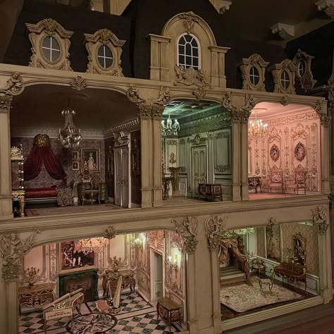 Christine Lee on Instagram: “All lit up! #miniature #miniature #miniatures #oneinchscale #112scale #french #chateau #mansion #luxury #house #interiordesign…” Dolls House Aesthetic, Miniature Castle Dollhouse, Rococo Mansion, Bloxburg Chateau, Miniature Chateau, Doll House Miniature, Mini Chateau, Doll House Aesthetic, Luxury Dollhouse