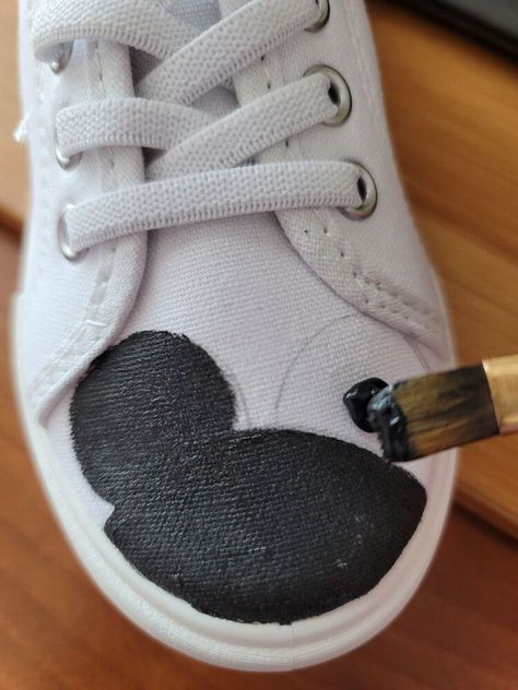 Disney Canvas Shoes Diy, Diy Mickey Mouse Shoes, Diy Disney Sneakers, Rapunzel Shoes Painted, Diy Disney Shoes Cricut, Mickey Mouse Shoes Diy, Mickey Mouse Painted Shoes, Disney Painted Shoes Diy Easy, Diy Minnie Mouse Shoes