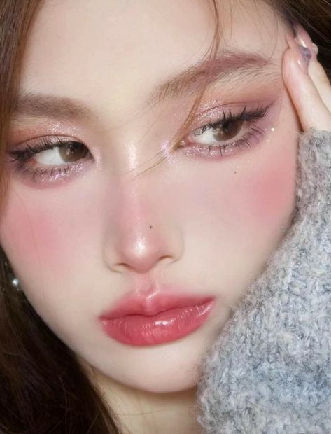 Dewy Makeup Look, Douyin Makeup, Makeup Face Charts, Ulzzang Makeup, Red Makeup, Glam Makeup Look, Fancy Makeup, Asian Eye Makeup, Glowing Makeup