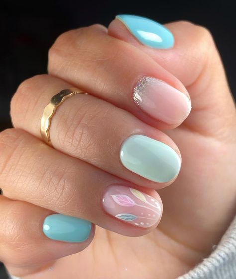 Top 24 Short Gel Nails for Summer 2024: Fresh Mani Trends! Short Summer Nails 2024 Simple, Glitter Nail Designs, Spring Break Nails, Summer Gel Nails, Bio Sculpture, Easter Nail Art, Short Gel Nails, Glittery Nails, Blue Nail Designs