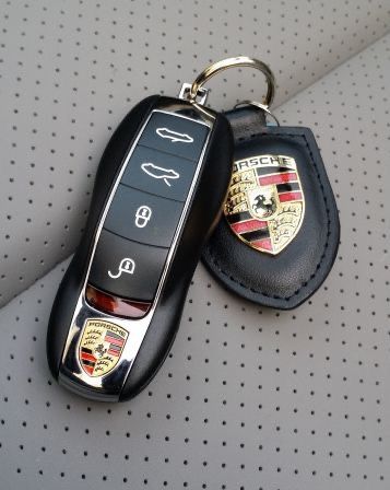 Porsche Keychain, Porsche Keys, Girl Motivational Quotes, Aesthetic Positive Affirmations, Ios 16 Wallpaper Iphone, Porsche Key, Girl Wallpaper Iphone, Porche Car, Wallpaper Ios 16