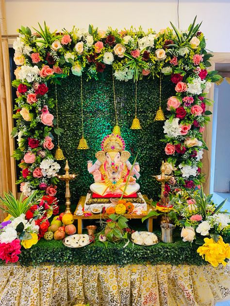 #ganeshafestival #ganpatibappamorya #ganpatibappa #decoration #decorationideas Ganeshji Decoration, Ganpati Decoration Theme Ideas, Ganpati Backdrop, Ganapati Decoration Ideas, Flower Decoration For Ganpati, Bappa Decoration, Ganesha Decoration, Puja Decoration, Ganpati Decoration Theme