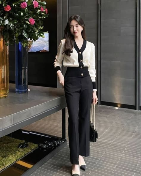 Smart Casual Women Outfits, Outfit Korean Style, Looks Pinterest, Fashion Top Outfits, Korean Casual Outfits, Everyday Fashion Outfits, Casual Day Outfits, Elegante Casual, Classy Work Outfits