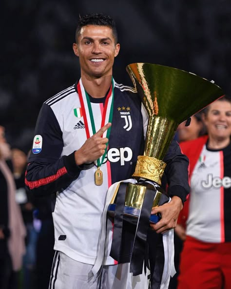 Cristiano Ronaldo on Instagram: “Very happy to win the second trophy for @juventus and my first Serie A championship!🏆 #finoallafine” Cristiano Ronaldo Hairstyle, Cr7 Juventus, Cristiano Ronaldo Juventus, Ronaldo Quotes, Ronaldo Pictures, Cr7 Jr, Ronaldo Photos, Cr 7, Cristino Ronaldo