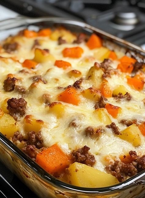 health meal, low carbs meals, keto meal Squash And Hamburger Recipes, Amish Hamburger Casserole, Amish Casserole, Hearty Fall Meal, Hamburger Casseroles, Slow Cooker Potato Soup, Slow Cooker Stuffed Peppers, Fall Veggies, Loaded Potato Soup