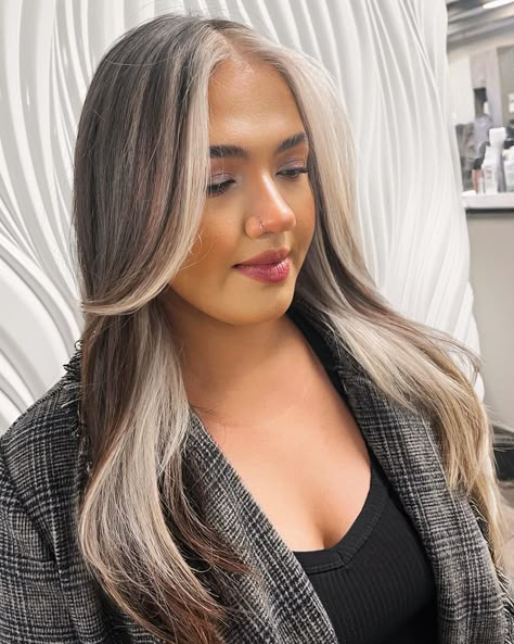 Halo Blonde Hair With Brown, Hair Halo Color, Blonde Halo Hair Color With Brown, Blonde Halo Hair Color, Funky Blonde Hair, Halo Highlights Hair, Coloured Balayage, Brown Halo Hair, Halo Hair Dye