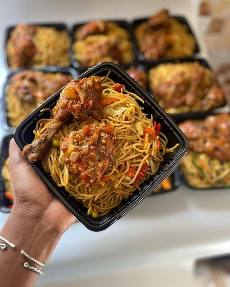 Made with love ❤️ Stir fry spaghetti and chicken sauce pasta for dinner 🤩😋 . . . . . . #lunchpack_ng #deliciousness… | Instagram Stir Fry Spaghetti, Native Rice, Spaghetti And Chicken, Ofada Rice, Fried Rice And Chicken, Fried Spaghetti, Cooking Soul Food, Fried Meat, Pasta For Dinner