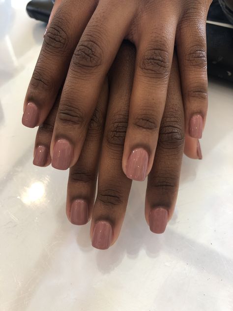 Minimalist Nails Dark Skin, Gel Polish Black Women, Shellac Nails Black Women, Classy Nails Dark Skin, Dark Hands Nails Polish, Neutral Nail Colors For Dark Skin, Nails For Morena, Nails For Work Professional, Best Nail Color For Tan Skin