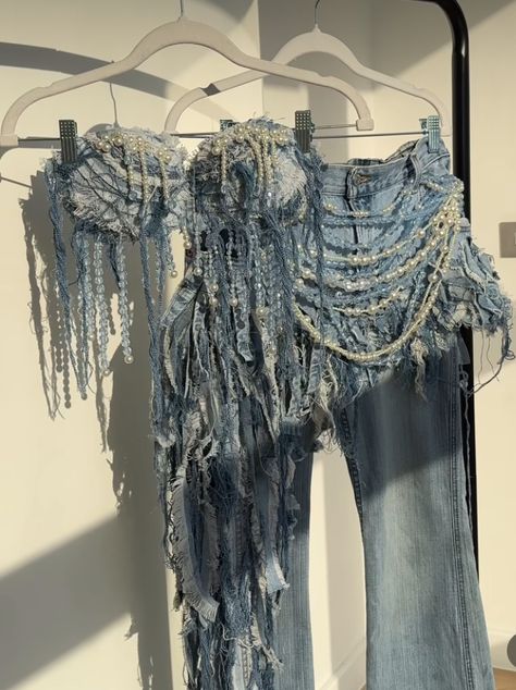 Denim Stage Outfit, Chappell Roan Outfits, Denim Fashion Runway, Denim Diy Clothes, Fest Outfits, Under Your Spell, Anti Fashion, Chappell Roan, Denim Diy