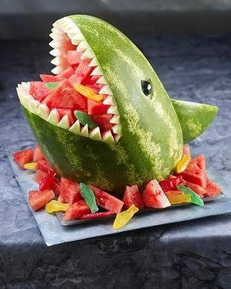 Wonderful Watermelon Art - our round of what people are doing with watermelon Watermelon Shark, Fresh Fruit Recipes, Decorações Com Comidas, Watermelon Carving, God Mat, בר מצווה, Snacks Für Party, Fruit Recipes, 1st Bday