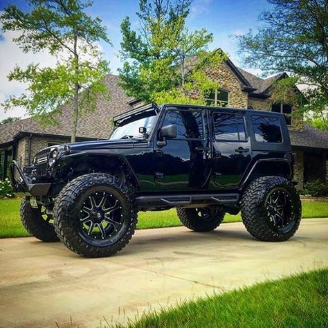 Jeep Love ❤                                                                                                                                                     More Auto Jeep, Badass Jeep, Wrangler Jeep, Black Jeep, Lifted Jeep, Car Wheels Rims, Custom Jeep, Dream Cars Jeep, Mustang Boss