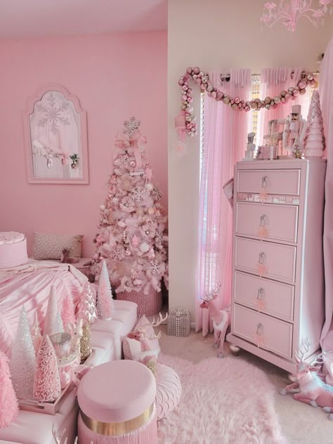 Pink Ballet Christmas Aesthetic, Christmas Room Aesthetic Pink, Pink Room Christmas Decor, Pink Christmas Room Aesthetic, Pink Christmas Bedroom Aesthetic, Pink Bedroom Christmas Decor, Pinkmas Bedroom, Diy Pink Christmas Decor, Pink Christmas Room Decor Ideas Bedrooms