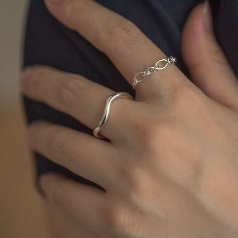 Cute Silver Rings Simple, Ring Aesthetic Minimalist, Rings For School, Jewellery Rings Silver, Silver Ring Bracelet, Cute Silver Accessories, Korean Jewellery Aesthetic, Korean Silver Jewelry, How To Wear Rings Ideas Style