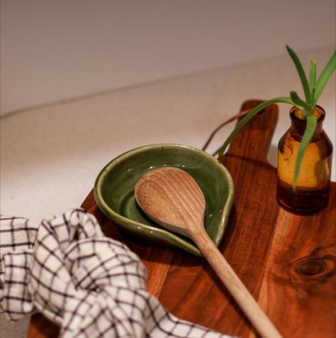 Pottery Made On The Wheel, Ladle Holder Ceramic, Clay Spatula Holder, Ceramic Spatula Holder, Spoon Dish Ceramic, Ceramics Spoon Holder, Ceramic Kitchen Items, Ceramics Hand Made, Ceramic Gifts Handmade