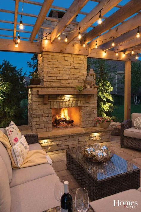 Backyard Lounge, Design Camino, Design Per Patio, Amazing Backyard, Outdoor Fireplace Designs, Patio Pergola, Eating Area, Outdoor String Lights, Backyard Fireplace