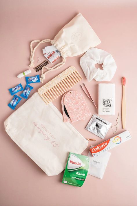 Avoid wedding day disasters with a Wedding Day Emergency Kit! Use our handy checklist to put one together - we promise it'll be a lifesaver! Checklist For Wedding, Emergency Kit Checklist, Wedding Day Emergency Kit, Bride Emergency Kit, Wedding Emergency Kit, Wedding Day Cards, Curated Wedding, Umbrella Wedding, Wedding Mementos