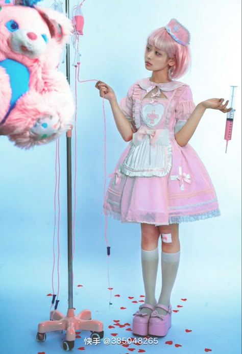 Yami Kawaii Nurse, Yami Kawaii Style, Rain Coat Outfit Aesthetic, Medicalcore Outfit, Nursecore Outfit, Yami Kawaii Clothes, Kawaii Nurse Outfit, Yamikawaii Outfit, Yamikawaii Fashion