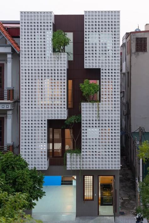 Gallery of Waterfall House / V+studio  - 22 House Tropical Modern, Terracotta Facade, House Origami, Small Apartment Building Design, Kisi Kisi, Waterfall House, Small Apartment Building, Architecture Model House, Brick Architecture