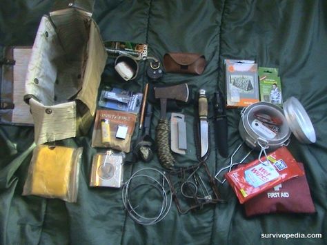 How To Build Your DIY Basic Bushcraft Kit – The Prepper Dome Bushcraft Tools Shed, Diy Bushcraft Gear, Green Juicing Recipes, Diy Bushcraft, Juicing Recipes For Beginners, Survival Gifts, Female Urinal, Bushcraft Kit, Outdoor Survival Kit