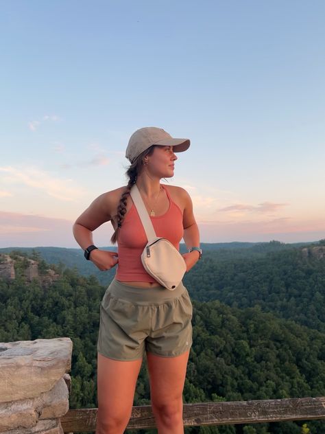 Camping Vacation Outfits, Nature Vacation Outfit, Cute Hiker Outfits Summer, Cute Trekking Outfit, Mountain Vacay Outfits, Washington Vacation Outfits, Hawaii Hiking Outfit Summer, Hiking Arizona Outfit, Vacation Core Outfits