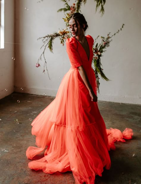 Dye Wedding Dress, Orange Dress Wedding, Alt Bride, Ethereal Gown, Colourful Wedding, Red Wedding Dresses, Traditional Bride, Green Wedding Shoes, Colored Wedding Dresses