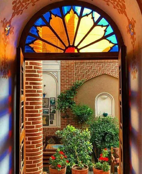 Georgian Stained Glass Window, Georgian Fanlight, Indian Window Design, Window Glass Design, Iran Culture, Iranian Architecture, Persian Garden, Persian Architecture, House Interior Design Styles